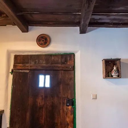 Casa Marie-jose * Zece Hotare